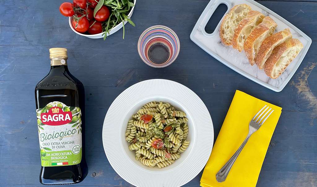 Fusilli al kamut con pesto di rucola e pomodorini