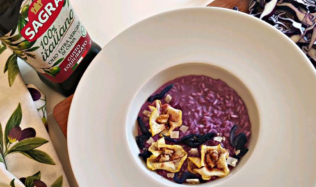 Risotto al cappuccio viola, noci, mela e parmigiano