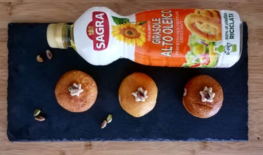 Bomboloni Salati con Mortadella, Burrata e Pistacchi