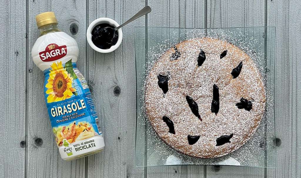 Torta all’olio con marmellata di mirtilli
