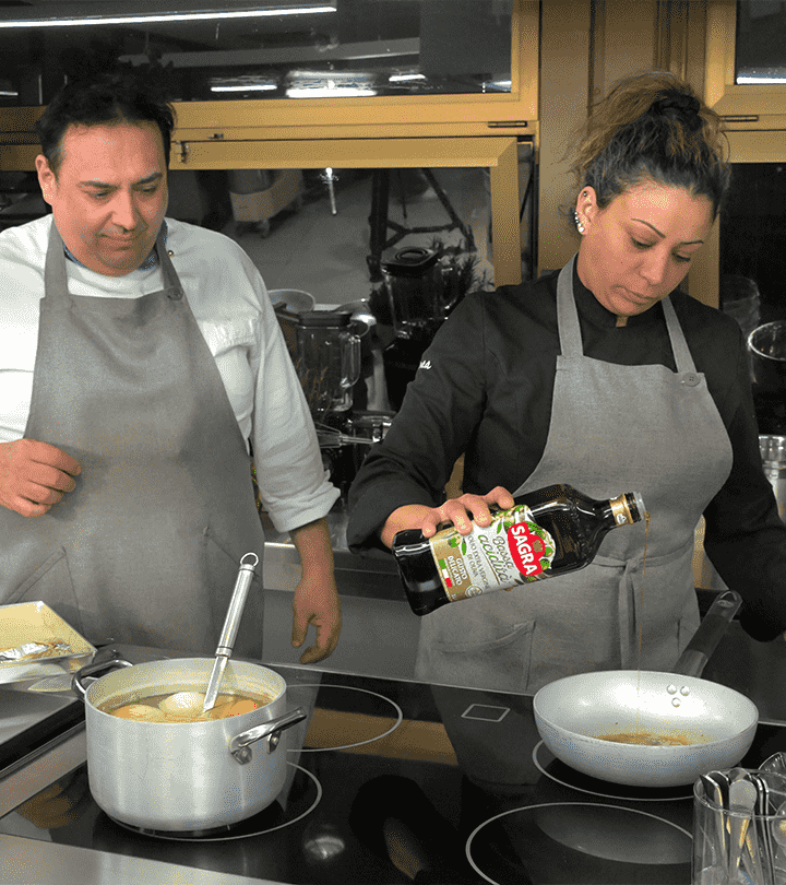 cucine da incubo cuochi cuochi al lavoro con in mano olio SAGRA nuovo partner di cucine da incubo
