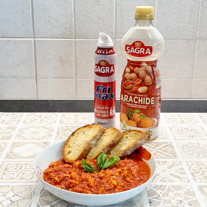 Tofu strapazzato al pomodoro su crostone di pane